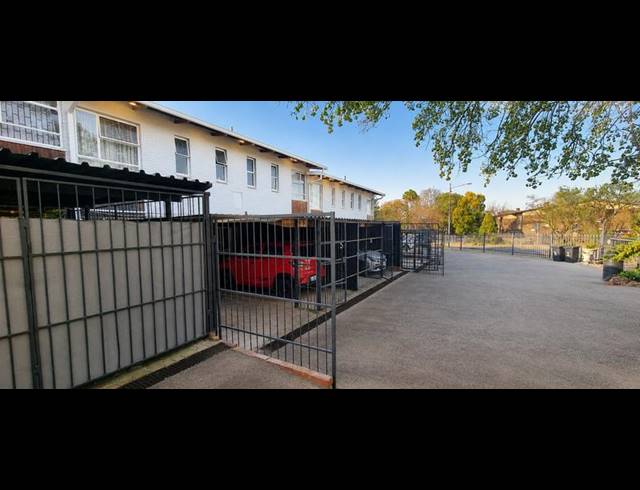 2 BEDROOM TOWNHOUSE FOR SALE IN CLUBVIEW